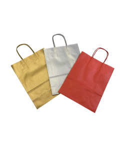 Shopper in carta Kraft da 90gr con manico in carta ritorta. Confezione in 3 colori assortiti. 
Il mix comprende 10 pz in oro, 10 pz in rosso e 5 in argento