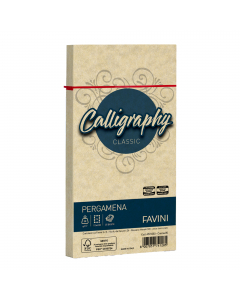 Busta adesiva con strip da 90 grammi in carta Calligraphy pergamenata formato 110x220mm.