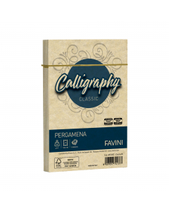 Busta adesiva con strip da 90 grammi in carta Calligraphy pergamenata formato 120x180mm.