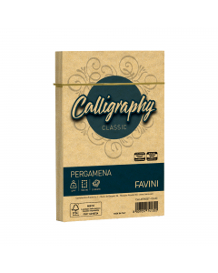 Busta adesiva con strip da 90 grammi in carta Calligraphy pergamenata formato 120x180mm.