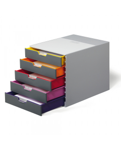 Cassettiere Varicolor a 5 cassetti solida e durevole, realizzata in materiali di alta qualit'. Design moderno e ricercato caratterizzato da cassetti con interno e profilo in 5 differenti colori, visibili anche a cassetto chiuso, che facilitano la classifi