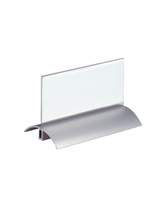 In acrilico trasparente e base in alluminio. Questi portanome da tavolo si adattano a qualunque ambiente grazie alla loro eleganza e design. Dotati di cartoncino inserto bianco stampabile con software duraprint.