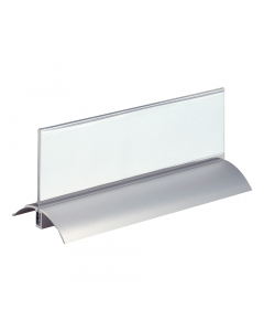 In acrilico trasparente e base in alluminio. Questi portanome da tavolo si adattano a qualunque ambiente grazie alla loro eleganza e design. Dotati di cartoncino inserto bianco stampabile con software duraprint.