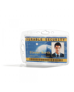 Portabadge rigido in acrilico trasparente crystal-clear. Dotato di un fermo interno per mantenere in posizione il badge una volta inserito e di asola sulla parte frontale che ne facilita la rimozione. Utilizzabile sia in posizione verticale sia orizzontal