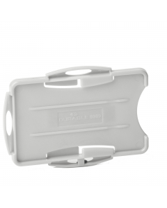 Portabadge ideale per 2 tessere. Realizzato in plastica riciclata certificata Blue Angel. Può essere utilizzato sia in formato orizzontale che verticale. Può essere utilizzato con catenella, cordoncino in tessuto o chiocciola yo-yo . Dimensioni interne: 5