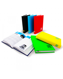 Diario 12 mesi non datato in 6 colori assortiti. Copertina plastificata opaca con effetto soft touch e carta interna da 80gr. Doppio segnapagina in tinta.