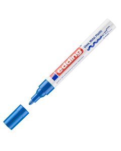 Marcatore a vernice coprente effetto smalto, permanente ed inodore. Privo di toluene/xilene. Resiste all’acqua, allo sfregamento, alle temperature fino a 400°C (bianco e argento fi no a 1000°). Aderisce a tutte le superfici lisce e porose: vetro, plastica