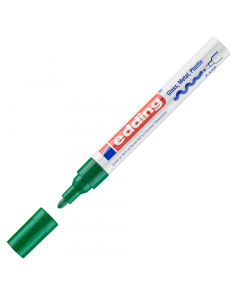 Marcatore a vernice coprente effetto smalto, permanente ed inodore. Privo di toluene/xilene. Resiste all’acqua, allo sfregamento, alle temperature fino a 400°C (bianco e argento fi no a 1000°). Aderisce a tutte le superfici lisce e porose: vetro, plastica