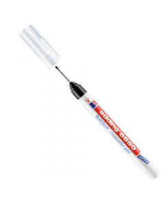 Marcatore con imboccatura molto lunga e sottile ideale per marcare punti difficilmente accessibili come ad esempio fori del trapano. Cappuccio trasparente. Inchiostro speciale permanente nero. Tratto extra fine 0.7-1mm.