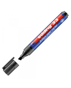 Marcatore indelebile brillante universale specialmente studiato per scrivere su carta e cartone, ma idoneo anche per scrivere su plastica, metallo e vetro. Inchiostro pigmentato a base d'acqua che non passa la carta. Punta scalpello 1,5-5,0mm. Colore: ner