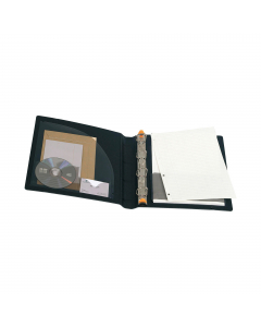 Raccoglitore Exabinder in polipropilene riciclato. Meccanismo ergonomico a pressione con 4 anelli da 30mm. Dorso con etichetta. Fornito di bloc notes. Elastico di chiusura e 3 tasche interne per biglietti da visita, CD e documenti vari. Contiene il format