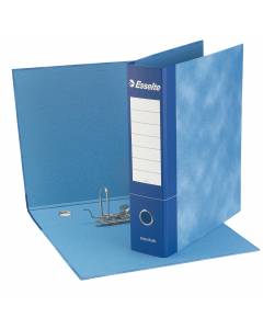 Registratore con meccanismo a leva rivestito in cartone blu (spessore 2 mm), con originale grafica nuvolata all'esterno ed effetto retinato di uguale tonalità all'interno. Foro per l'estrazione ed ampia etichetta stampata sul dorso per favorire la persona
