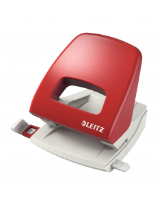A 2 fori passo 8cm con guida regolabile. Struttura in plastica con rinforzi in metallo e base in plastica antiscivolo. Dotato di sistema a frizione ridotta, meccanismo ‘Push&Pull’ e nuova guida di arresto. Design ergonomico per agevolare la presa. Foro da
