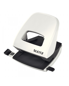 Perforatore a 2 fori passo 8cm con guida regolabile. Struttura in metallo colorato pendant con la base in plastica antiscivolo. Dotato di sistema a frizione ridotta, meccanismo ‘Push&Pull’ e nuova guida di arresto. Design ergonomico per agevolare la presa