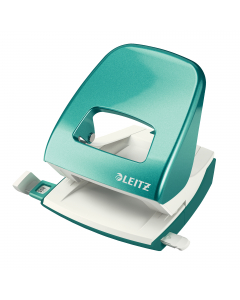 Perforatore a 2 fori passo 8cm con guida regolabile. Struttura in metallo colorato pendant con la base in plastica antiscivolo. Dotato di sistema a frizione ridotta, meccanismo ‘Push&Pull’ e nuova guida di arresto. Design ergonomico per agevolare la presa