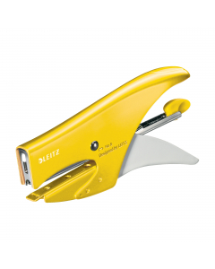 Cucitrice costruita interamente in metallo, affidabile e durevole. Il suo design ergonomico permette una comoda presa. 
Capacità cucitura fino a 15 fogli di carta (80 gr/mq). 
Caricamento posteriore tradizionale di max 150 punti. 
Profondità di cucitura 4