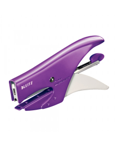Cucitrice costruita interamente in metallo, affidabile e durevole. Il suo design ergonomico permette una comoda presa. 
Capacità cucitura fino a 15 fogli di carta (80 gr/mq). 
Caricamento posteriore tradizionale di max 150 punti. 
Profondità di cucitura 4