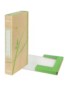 Cartella progetti realizzata in carta 100% riciclata di elevata qualità adatta, dorso da 40 mm e chiusura con elastico piatto da 8 mm per un trasporto sicuro dei documenti in formato A4. Cartone da 2mm riciclato resistente. Certificata FSC.