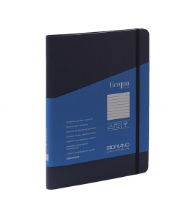Elegante taccuino con rilegatura a spirale in argento opaco nascosta all'interno. Dotato di chiusura con elastico abbinato alla copertina. Rigido cartoncino sottoblocco che permette di scrivere facilmente fino all'ultima pagina. Copertina in cartoncino 64