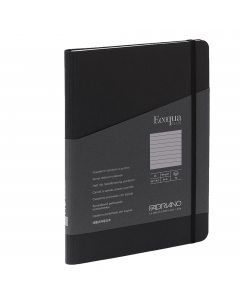 Elegante taccuino con rilegatura a spirale in argento opaco nascosta all'interno. Dotato di chiusura con elastico abbinato alla copertina. Rigido cartoncino sottoblocco che permette di scrivere facilmente fino all'ultima pagina. Copertina in cartoncino 64