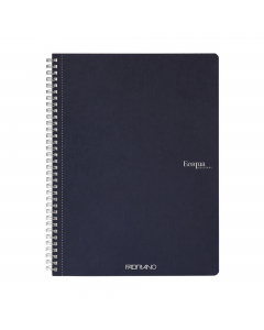 Quaderno con rilegatura a spirale elegante in argento dalla superficie opaca. 70 fogli interni in carta da 90 g/m2 microforate. Copertina in cartoncino da 290 g/m2, retrocopertina in cartoncino da 350 g/m2 che rappresenta una base solida che permette di s