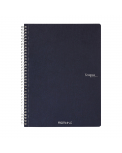 Quaderno con rilegatura a spirale elegante in argento dalla superficie opaca. 70 fogli interni in carta da 90 g/m2 microforate. Copertina in cartoncino da 290 g/m2, retrocopertina in cartoncino da 350 g/m2 che rappresenta una base solida che permette di s