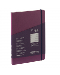 Elegante taccuino con rilegatura cucita a filorefe, apertura a 180°. Dotato di chiusura con elastico e segnalibro abbinato alla copertina. Tasca interna a soffietto in carta. Copertina in cartoncino 290g/m2. 80 fogli interni. Formato A5. Pagine interne di