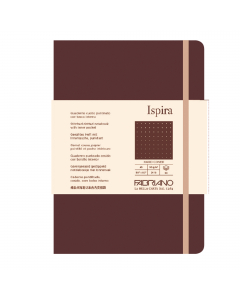 Elegante taccuino con rilegatura cucita a filorefe. Dotato di chiusura con elastico e segnalibro abbinato alla copertina. Tasca interna a soffietto in carta. Copertina rigida rivestita in carta 140g/m2. 96 fogli interni di carta extra liscio 85 g/m2. Form