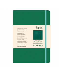 Elegante taccuino con rilegatura cucita a filorefe. Dotato di chiusura con elastico e segnalibro abbinato alla copertina. Tasca interna a soffietto in carta. Copertina rigida rivestita in carta 140g/m2. 96 fogli interni di carta extra liscio 85 g/m2. Form