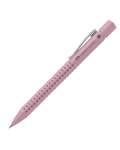 Portamine a forma triangolare ergonomica, dotato di area soft grip per un’impugnatura stabile e antiscivolo. Mina resistente alla rottura e ideale per scrivere. Gomma per cancellare extra lunga estraibile sotto al cappuccio. Ricaricabile con mine 0.7mm