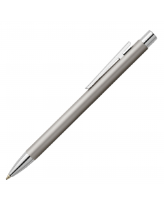 Penna a sfera elegante e sottile in acciaio cromato opaco. Dotata di clip a molla in metallo. Refill nero punta M