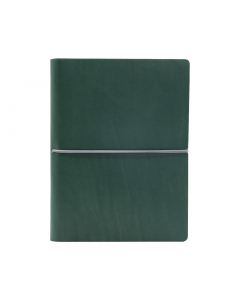 Taccuino con copertina in sintetico effetto liscio. Morbida, resistente e flessibile. Chiusura con elastico orizzontale. Carta riciclata colore avorio. Fatto a mano in Italia.