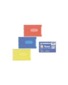 Portacards realizzato in materiale plastico rigido alto spessore semi-trasparente. Apertura sul lato corto e asola per facilitarne l’utilizzo. Formato utile 8,5x5,4cm. Confezione da 100pz.. Made in Italy