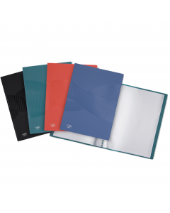 Realizzati con copertina in polipropilene opaco riciclato post consumo. Elegante trama geometrica brillante sulla superficie del prodotto. Buste interne con finitura liscia ultra trasparente. Disponibili in 4 colori: azzurro, arancio, verde e nero. Format