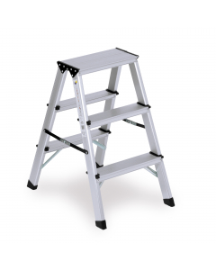 Sgabello in alluminio con gradini antisdrucciolo ambo i lati, puntali antiscivolo e barra antidivaricamento. Consigliata per uso domestico e bricolage. Articolo destinato ad esclusivo uso domestico. Non adatto ad uso pubblico. Portata massima 150 kg. Dime