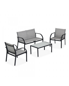Set composto da un tavolino, un divano e due poltrone. Struttura in acciaio verniciato con vernici epossidiche di colore nero, rivestimento in textilene grigio mélange. Tavolo rettangolare con top in vetro temperato spessore 5mm. Il set è consegnato smont