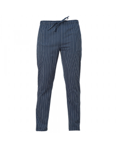 Pantalone vestibilità regular in elegante tessuto gessato 70% cotone e 30% poliestere. Fascione con coulisse, due tasche sui fianchi e piccola tasca posteriore. Taglie: XS, S, M, L, XL, XXL, 3XL, 4XL, 5XL