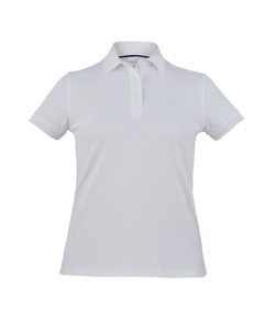 Polo donna Susan con collo e fondo maniche a costine, spacchi laterali e ricamo manica sinistra. Colore: bianco. Taglie disponibili dalla XS alla 3XL. 100% poliammide. Slim fit. Tecnologia Fresh&Stretch che aumenta la traspirabilità e il comfort. Antistir