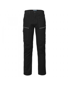 Pantalone da lavoro multitasca e multistagione in cotone twill elasticizzato, con elastici laterali e passanti in vita, chiusura con zip e bottone. Tasca laterale porta metro sulla gamba sinistra e tasca laterale chiusa con aletta e velcro su gamba destra