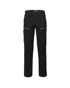 Pantalone da lavoro multitasca e multistagione in cotone twill elasticizzato, con elastici laterali e passanti in vita, chiusura con zip e bottone. Tasca laterale porta metro sulla gamba sinistra e tasca laterale chiusa con aletta e velcro su gamba destra