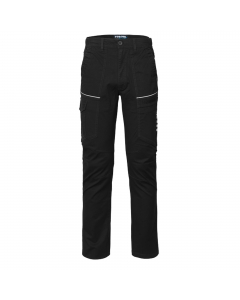 Pantalone da lavoro multitasca e invernale in cotone twill elasticizzato, con elastici laterali e passanti in vita, chiusura con zip e bottone. Tasca laterale porta metro sulla gamba sinistra e tasca laterale chiusa con aletta e velcro su gamba destra. Tr