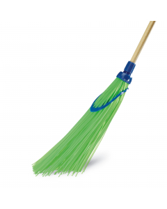 scopa in plastica verde senza manico con ghiera con struttura a zampa di lepre. Maneggevole, resistente nel tempo. Ideale per operatori ecologici, giardinaggio, hobbystica, imprese stradali, cantieri edili, industria. Con filato ingabbiato su supporto pla