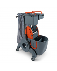 Carrello professionale con struttura in polipropilene e 4 ruote pivottanti. Costituito da 1 secchio 10+15 litri con strizzatore. 2 contenitori frontali portautensili orientabili ed estraibili. Portasacco posteriore con chiusura a cerniera e fissaggio a ve