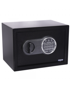 Casseforti di sicurezza per la custodia di oggetti di valore e contanti, con chiusura elettronica + 2 chiavi d’emergenza (ogni cassaforte ha la propria chiave). Verniciatura a polvere termoindurente. Cerniere interne nascoste per una maggiore sicurezza. T