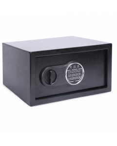 Cassaforte di sicurezza per la custodia di oggetti di valore e contanti, con chiusura elettronica + 2 chiavi d’emergenza (ogni cassaforte ha la propria chiave).
Verniciatura a polvere termoindurente. Cerniere interne nascoste per una maggiore sicurezza. T