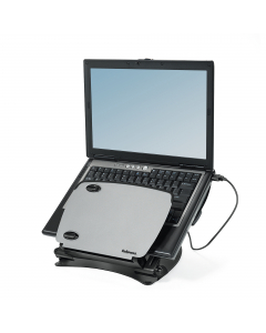 Supporto per laptop in plastica antiurto e metallo con utilizzo di tastiera esterna. Regolabile in 11 livelli di altezza tra 85 e 245mm. Si ripiega completamente piatto quando non è in uso. Dotato di hub USB 2.0 con 4 porte, leggio e fessure per favorire 