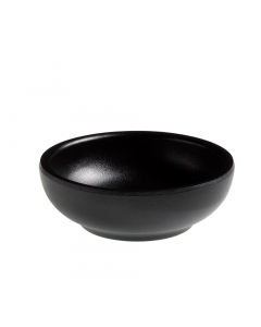 Ciotola tonda in melamina nera,Ø7x3,5 cm Peso netto 45gr. Capacità: 30 ml Colore nero. 100% Melamina, prodotto idoneo al contatto con tutti i tipi di alimenti (T max70°C). Articolo lavabile in lavastoviglie; Da non utilizzare con utensili taglienti. Prodo