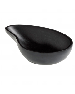 Ciotola a goccia in melamina nera, 10x6,5x2,4 cm  cm Peso netto 45gr. Capacità: 50 ml Colore Nero. 100% Melamina, prodotto idoneo al contatto con tutti i tipi di alimenti (T max70°C). Articolo lavabile in lavastoviglie; Da non utilizzare con utensili tagl