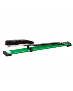 Cucitrice da tavolo a braccio lungo in metallo. 
Base antiscivolo.
Cuce fino a 20 fogli. 
Profondità di cucitura regolabile fino a 31cm. 
Ideale per fogli A3.
Punto aperto e chiuso. Monta punti 24/6 o 26/6. 
Dimensione 40x5x6,5 cm.