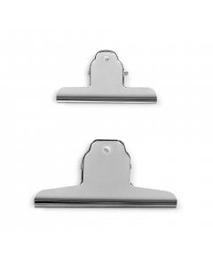 Clip in acciaio cromato per alti spessori. Foratura per eventuale affissione. Larghezza 15cm.